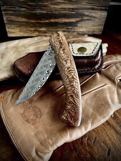 Couteau de poche manche en Platane et lame damas