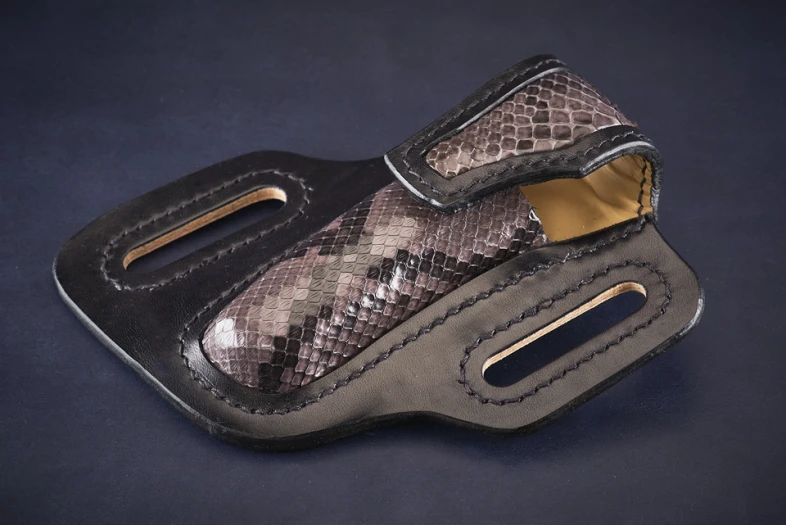 Etui de ceinture moulé Rider en peau de serpent