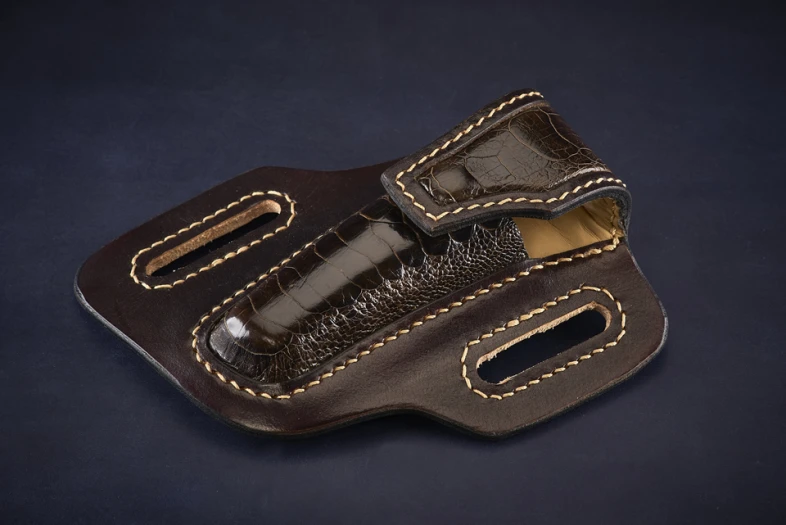 Etui de ceinture moulé Rider cuir patte d'autruche brun foncé